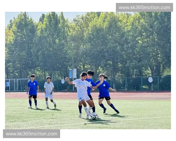 青少年足球联赛推动校园体育发展助力青少年身心健康全面成长